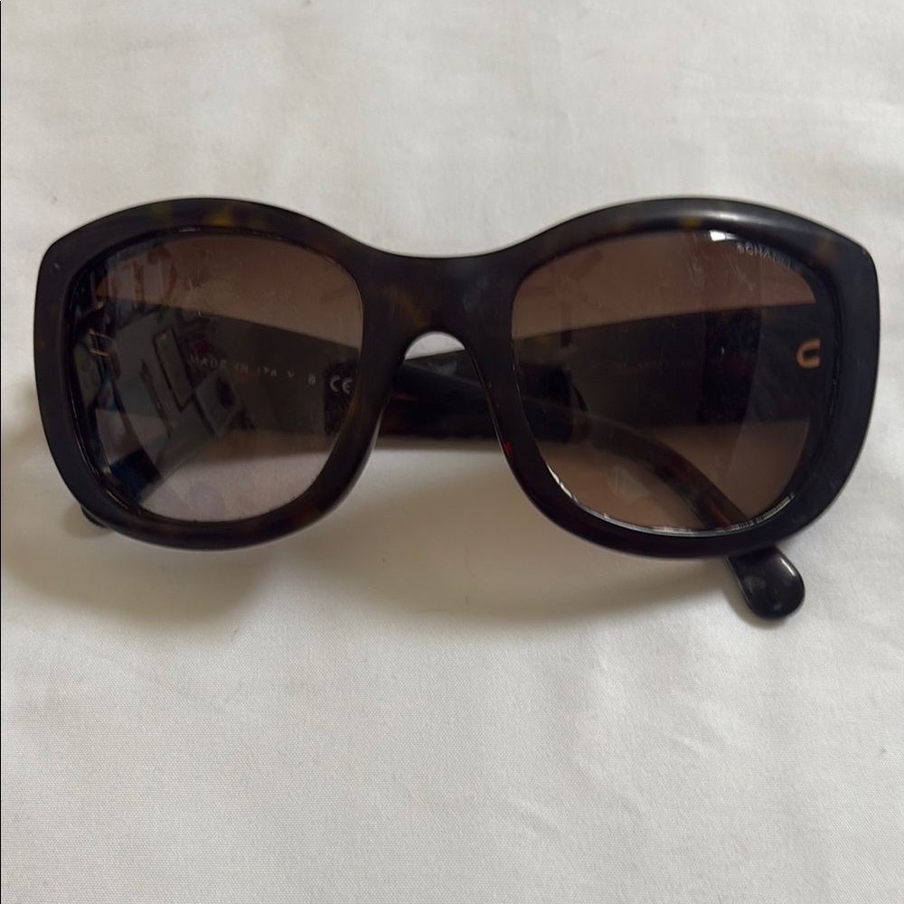 CHANEL Stylish Black Sunglasses
